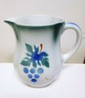 Arabia Ryple Kannu 1 ltr. Piippuleima. / Arabia, Finland: Pitcher with Grapes motif. 1 ltr. Factory pipe marked. - Nro 4564